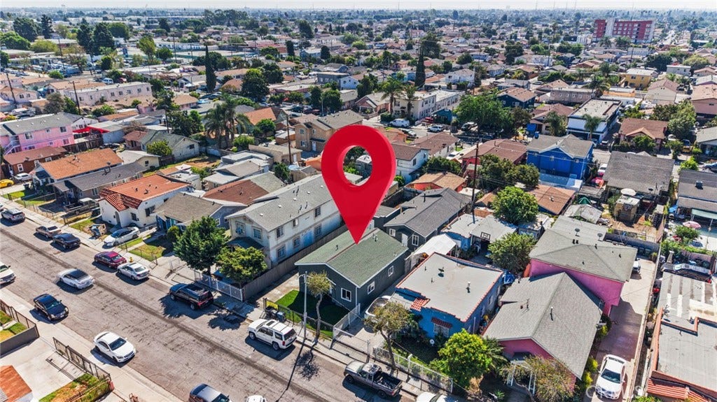 1202 E 76th Street, Los Angeles, CA 90001 1202 E 76th Street, Los Angeles, CA 90001