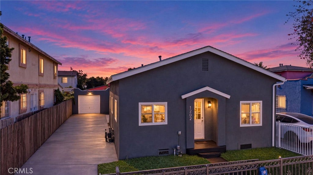 1202 E 76th Street, Los Angeles, CA 90001 1202 E 76th Street, Los Angeles, CA 90001