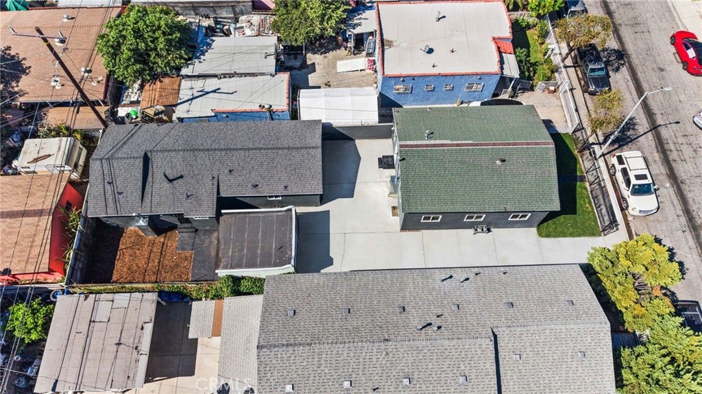 1202 E 76th Street, Los Angeles, CA 90001 1202 E 76th Street, Los Angeles, CA 90001