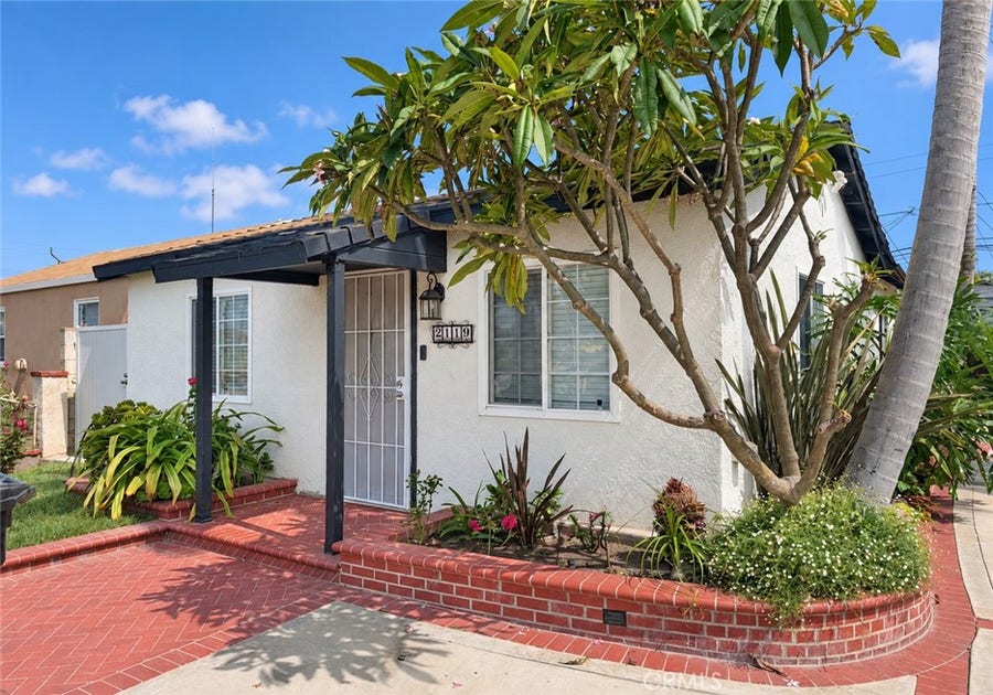 Property photo for 2119 W Coloumbia Street, Long Beach, CA