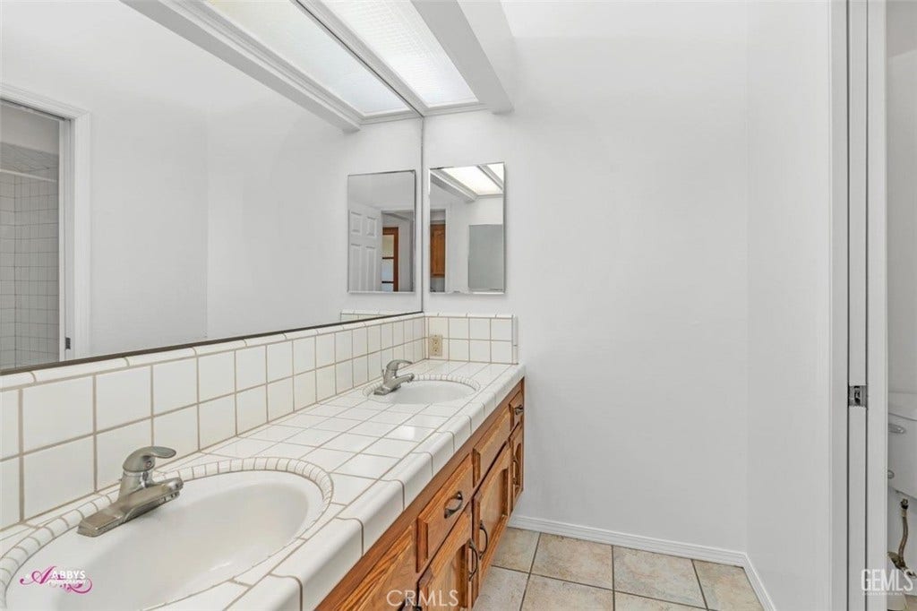 9708 White Oak Drive, #1, Bakersfield, CA 93311 9708 White Oak Drive, #1, Bakersfield, CA 93311