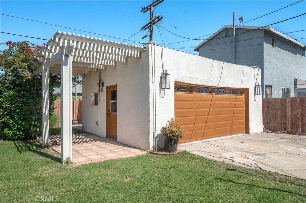 607 W 111th Place, Los Angeles, CA 90044 Garage
