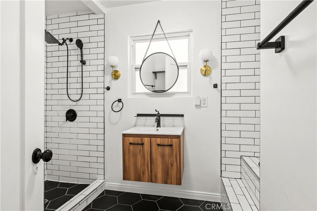 607 W 111th Place, Los Angeles, CA 90044 Bathroon