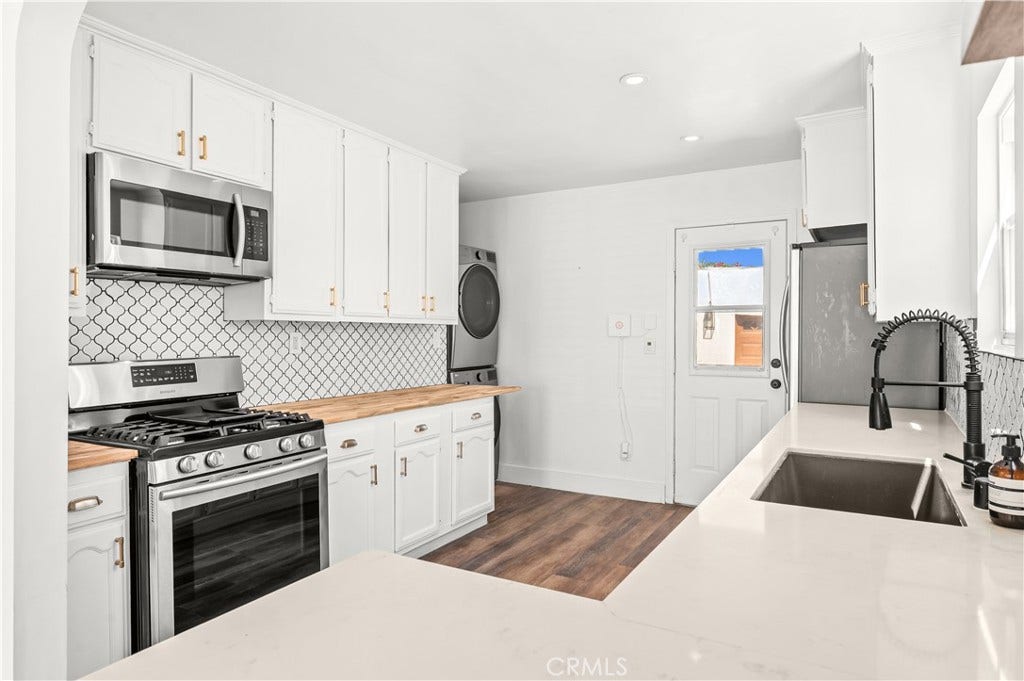 607 W 111th Place, Los Angeles, CA 90044 Kitchen