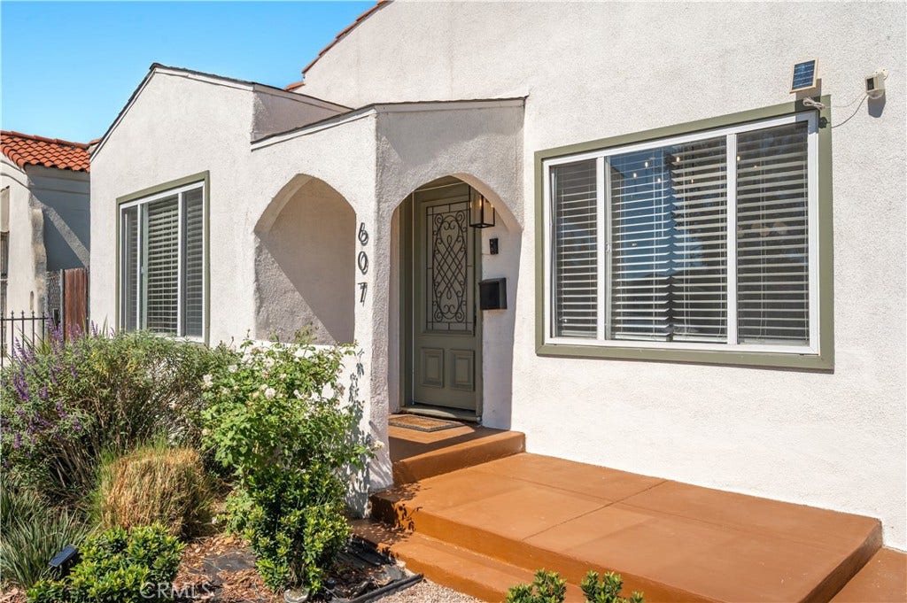 607 W 111th Place, Los Angeles, CA 90044 Entrance
