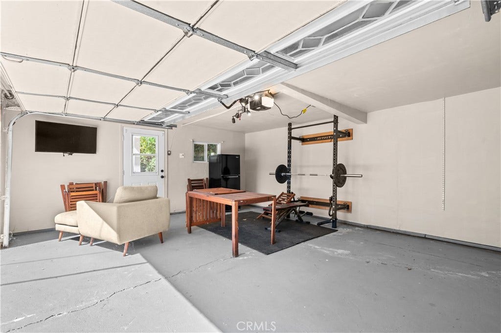 607 W 111th Place, Los Angeles, CA 90044 Garage