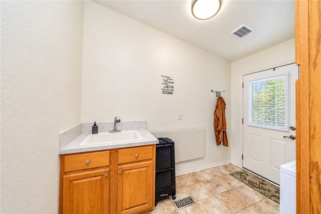 22241 Nisqually Road, #85, Apple Valley, CA 92308 22241 Nisqually Road, #85, Apple Valley, CA 92308