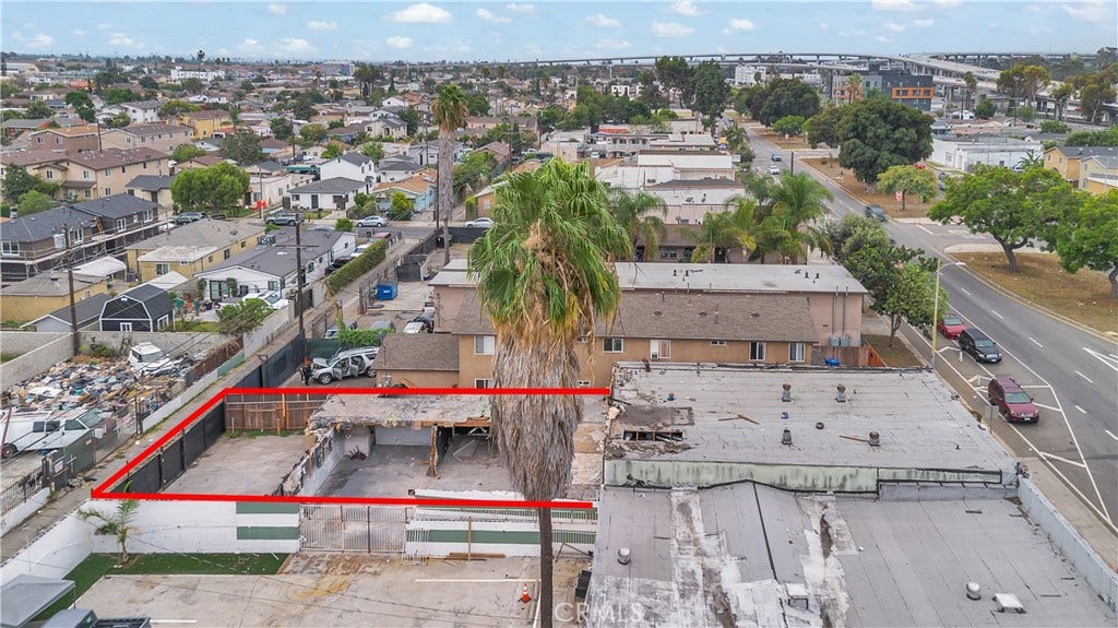 10808 S Broadway, Los Angeles, CA 90061 10808 S Broadway, Los Angeles, CA 90061