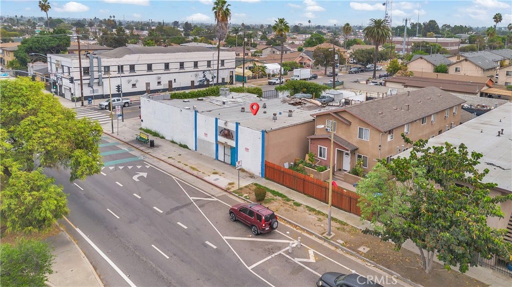 10808 S Broadway, Los Angeles, CA 90061 10808 S Broadway, Los Angeles, CA 90061