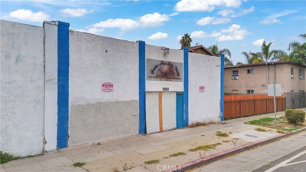 10808 S Broadway, Los Angeles, CA 90061 10808 S Broadway, Los Angeles, CA 90061