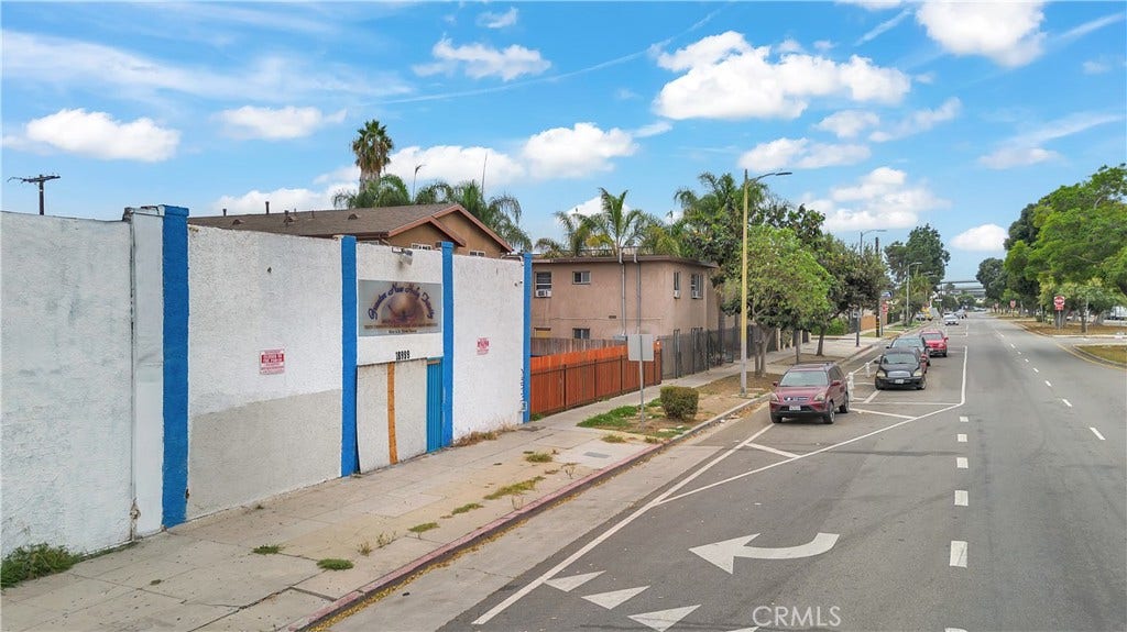10808 S Broadway, Los Angeles, CA 90061 10808 S Broadway, Los Angeles, CA 90061