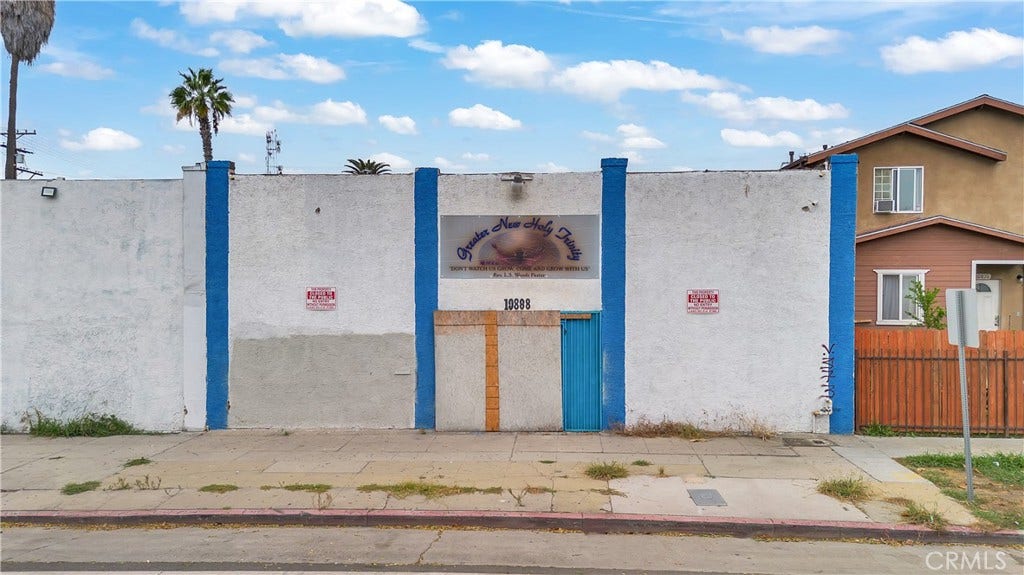 10808 S Broadway, Los Angeles, CA 90061 10808 S Broadway, Los Angeles, CA 90061