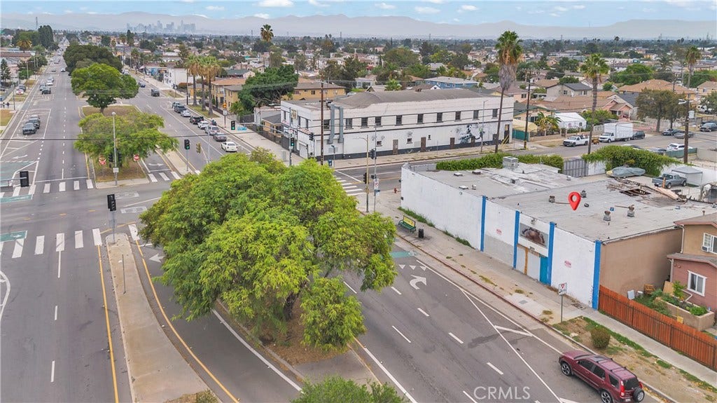 10808 S Broadway, Los Angeles, CA 90061 10808 S Broadway, Los Angeles, CA 90061