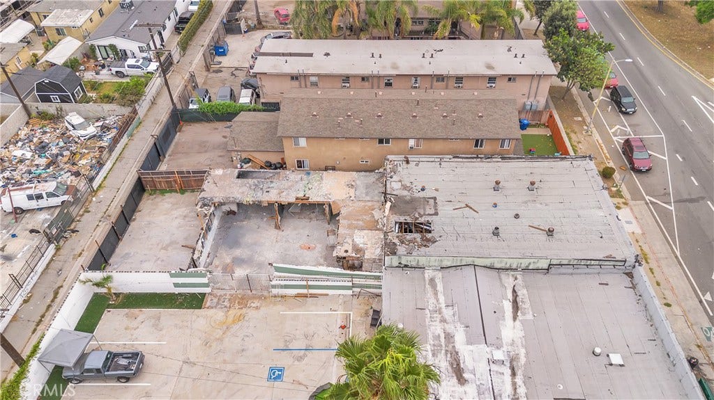 10808 S Broadway, Los Angeles, CA 90061 10808 S Broadway, Los Angeles, CA 90061
