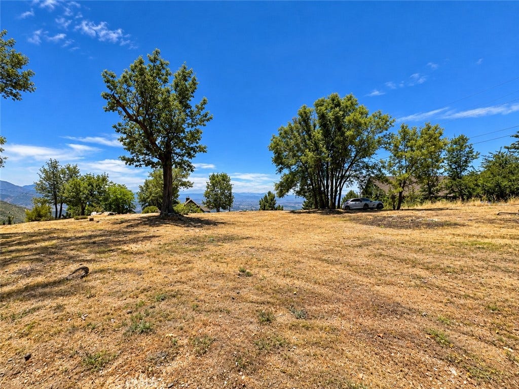 35 Holly Drive, Running Springs, CA 92382 35 Holly Drive, Running Springs, CA 92382
