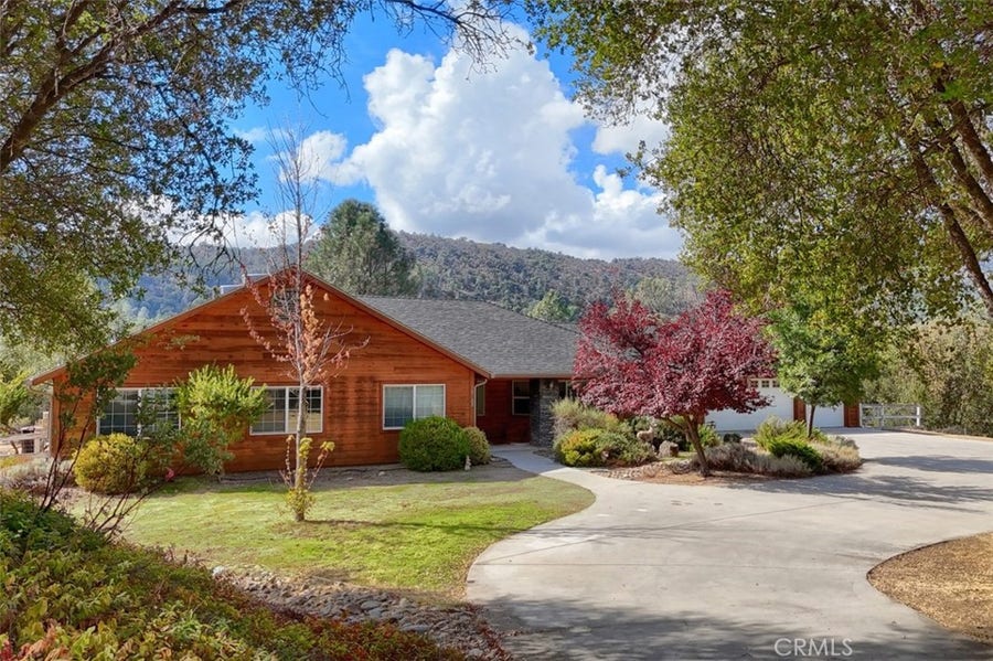Property photo for 38788 Goldenrod Lane, Oakhurst, CA