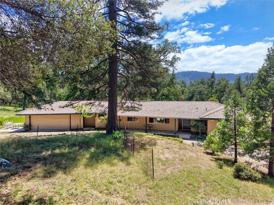 Property photo for 51300 Road 426, Oakhurst, CA