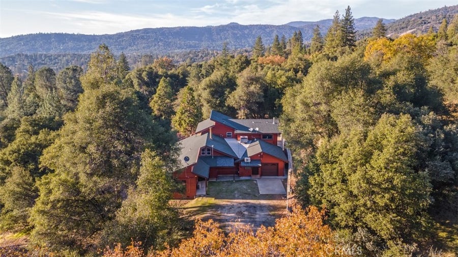 Property photo for 42203 Oak Lane, Oakhurst, CA