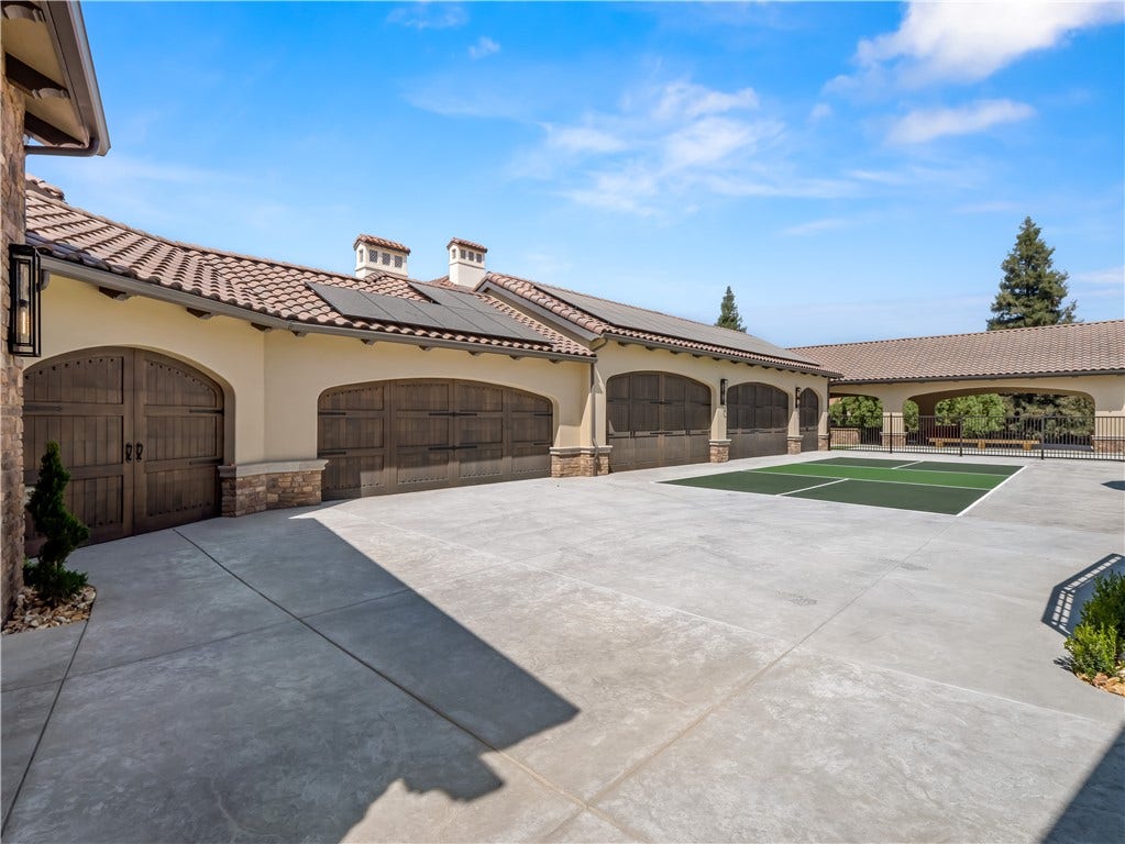 2230 E Spey Valley, Fresno, CA 93730