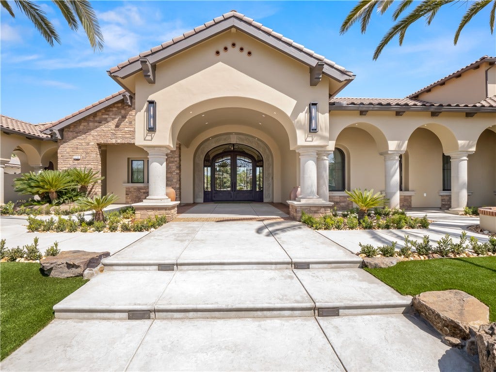 2230 E Spey Valley, Fresno, CA 93730