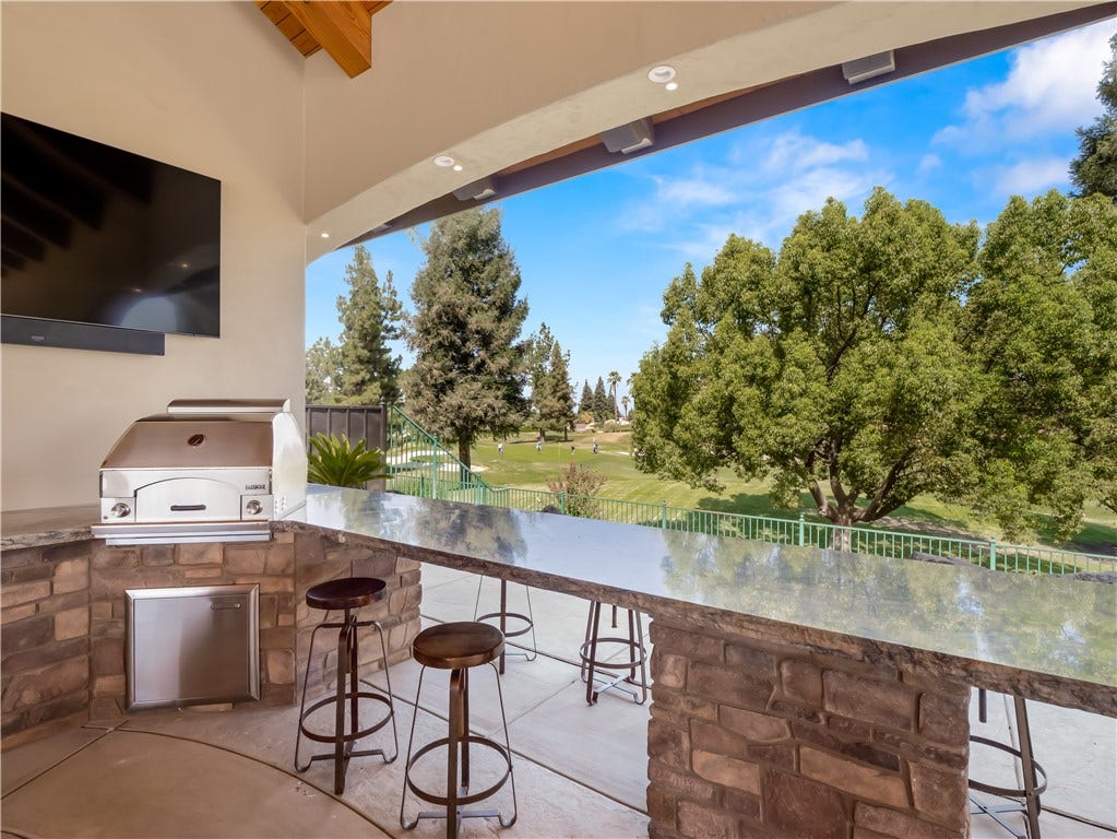 2230 E Spey Valley, Fresno, CA 93730