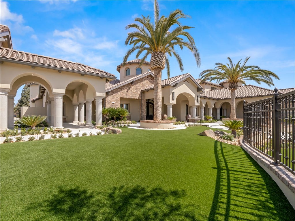 2230 E Spey Valley, Fresno, CA 93730
