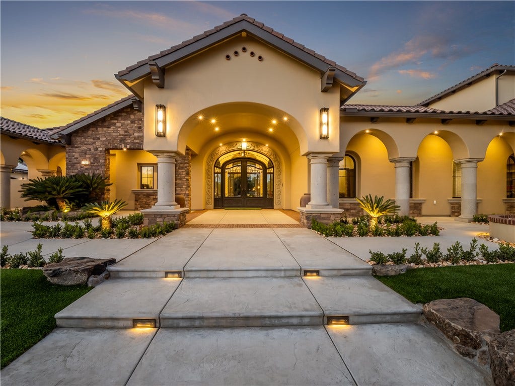 2230 E Spey Valley, Fresno, CA 93730