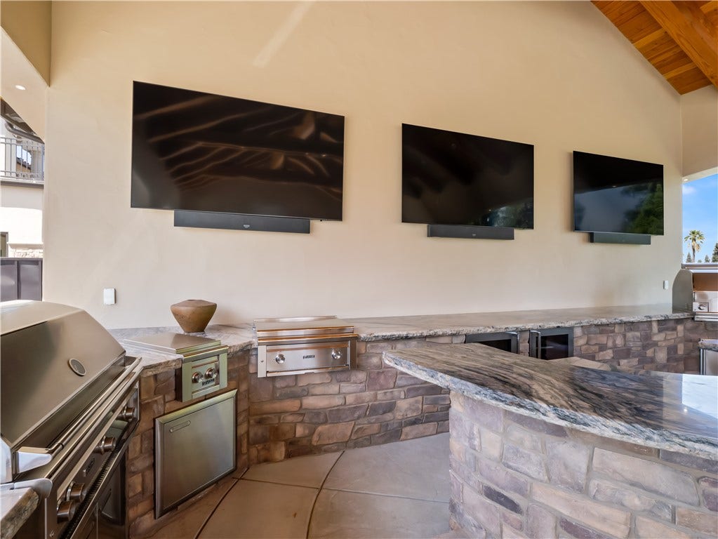2230 E Spey Valley, Fresno, CA 93730