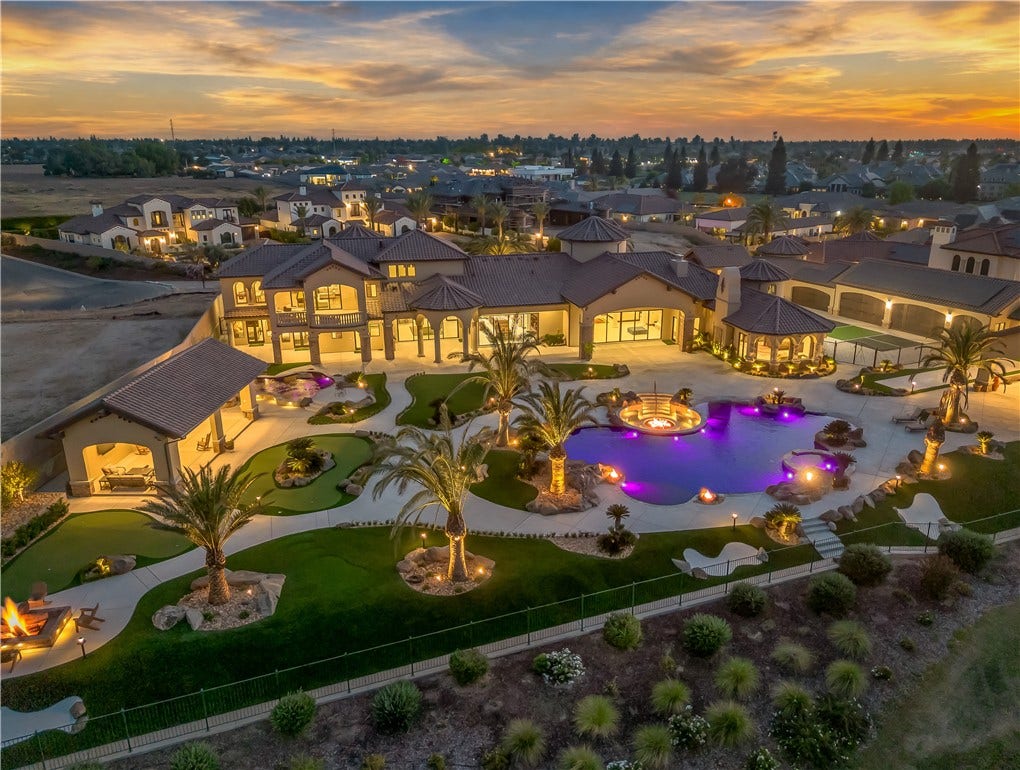 2230 E Spey Valley, Fresno, CA 93730