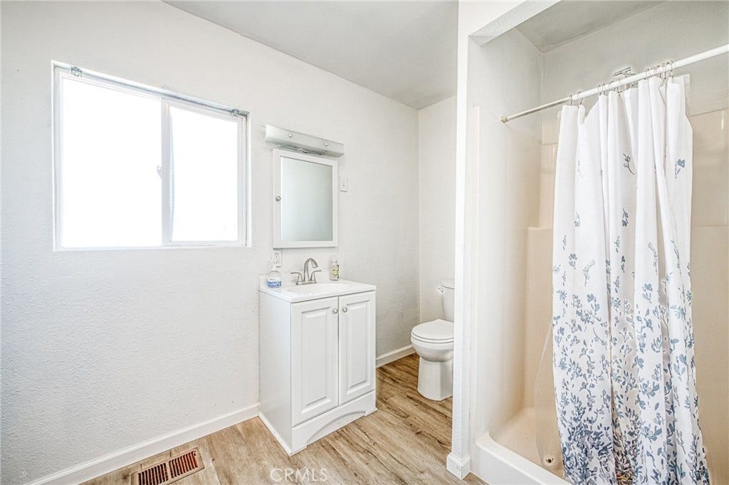2146 W Dudley, #2, Fresno, CA 93728 Hall Bath