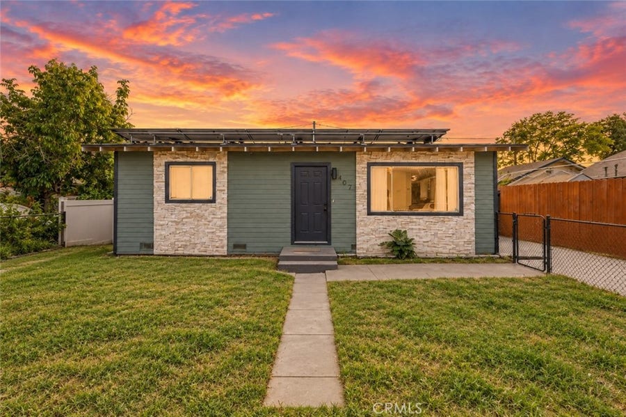Property photo for 407 NE 2nd Avenue, Visalia, CA