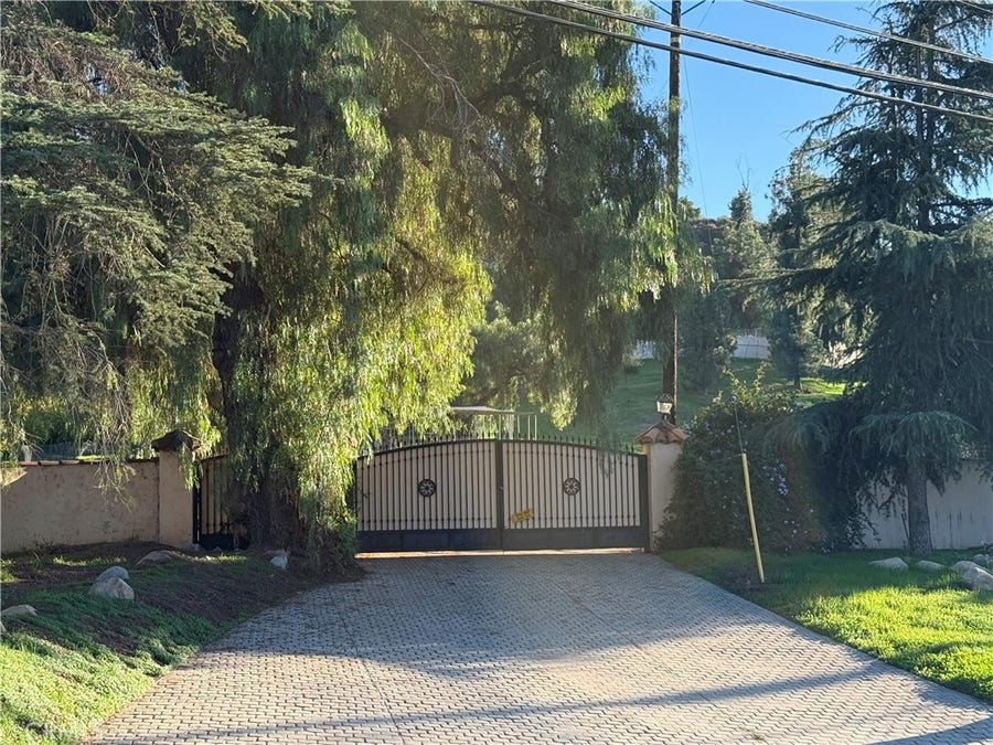 Property photo for 9528 N Sunland Blvd, Shadow Hills, CA
