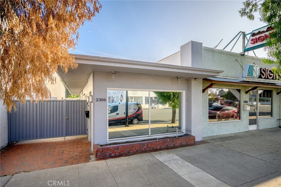 Property photo for 2304 W Burbank Boulevard, Burbank, CA