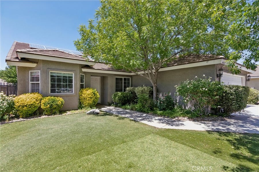 Property photo for 43637 6th E, Lancaster, CA