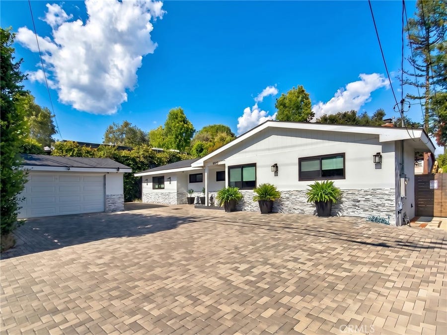 Property photo for 1023 Atlee, La Canada Flintridge, CA