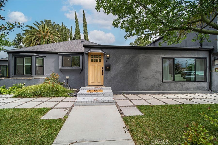 Property photo for 2925 W Oak, Burbank, CA