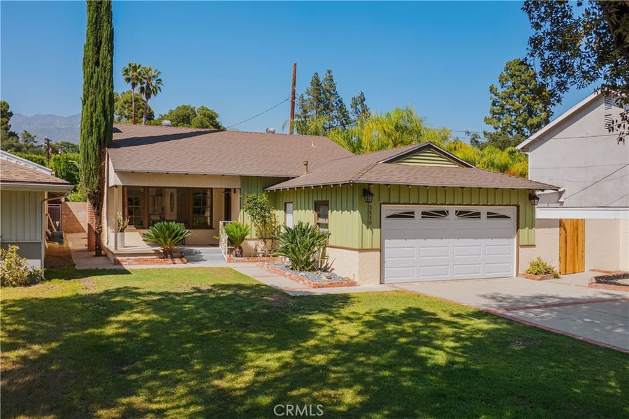 Property photo for 3550 La Crescenta Avenue, Glendale, CA