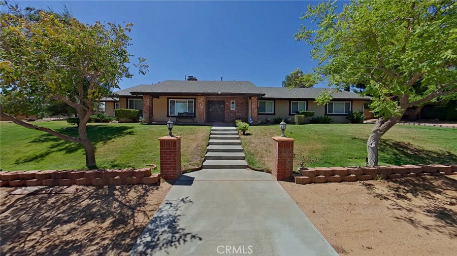 Property photo for 814 Lisa Street, Palmdale, CA