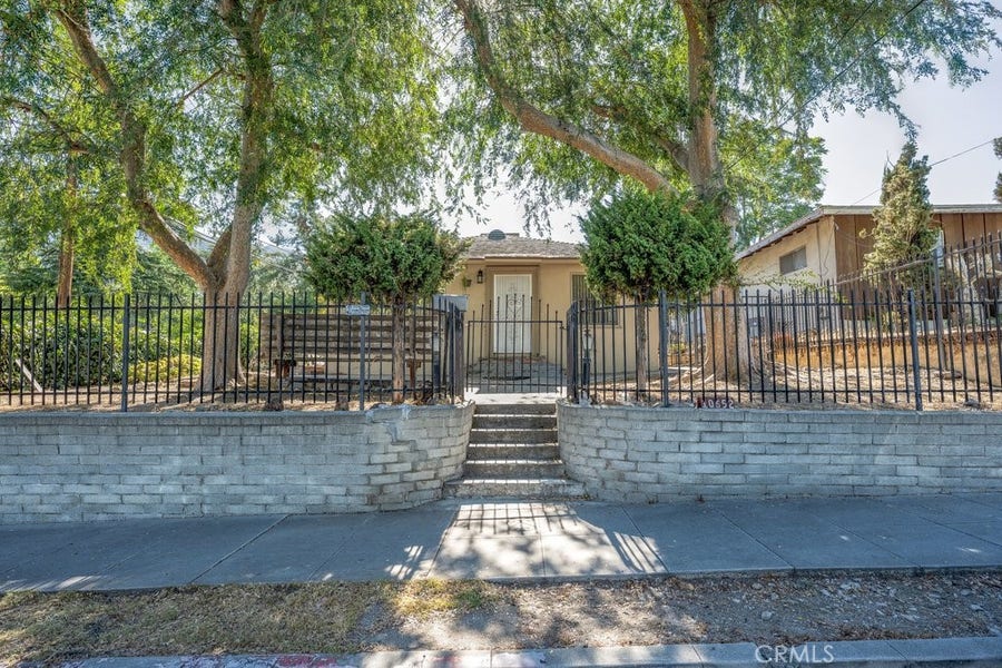 Property photo for 10652 Commerce, Tujunga, CA