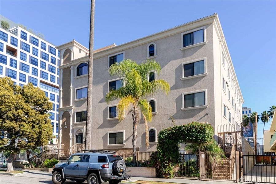 Property photo for 1466 Tamarind Avenue, #101, Los Angeles, CA