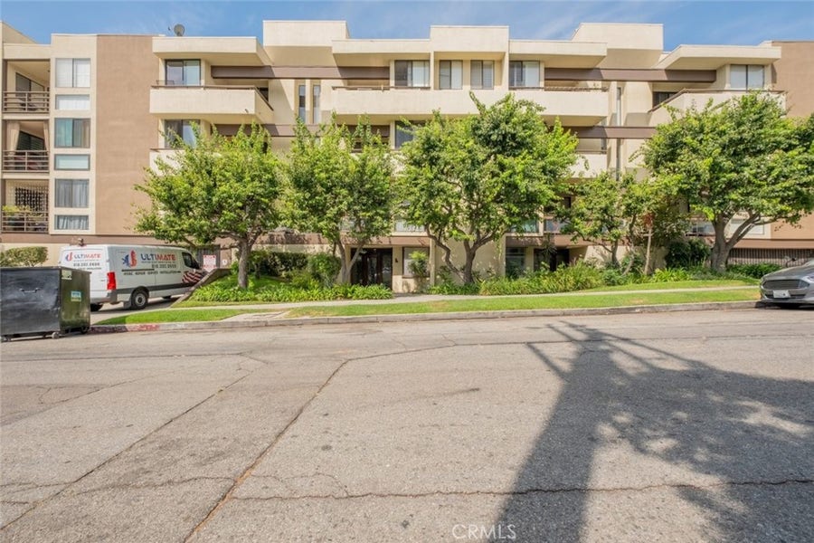 Property photo for 1305 N Columbus Avenue, #112, Glendale, CA