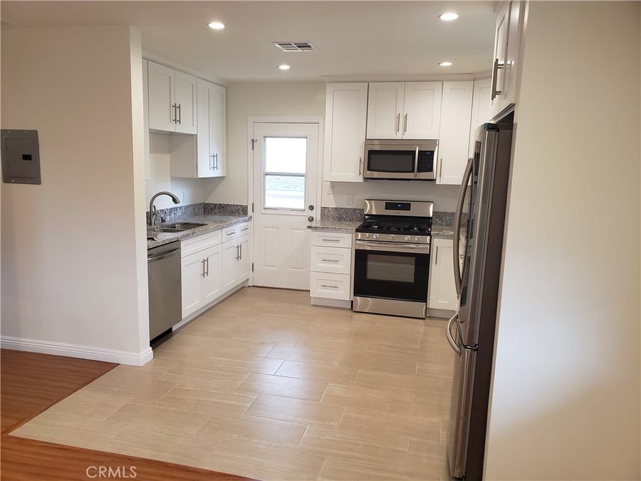 Property photo for 2515 Foothill Boulevard, La Crescenta, CA
