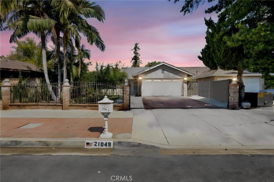 Property photo for 21049 community, Canoga Park, CA