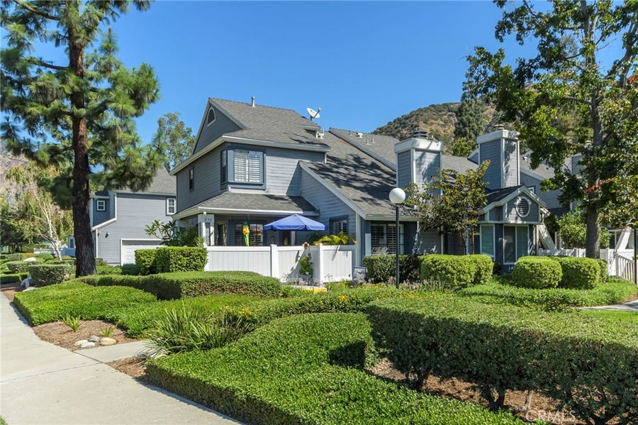 Property photo for 338 Monroe Ct, Azusa, CA