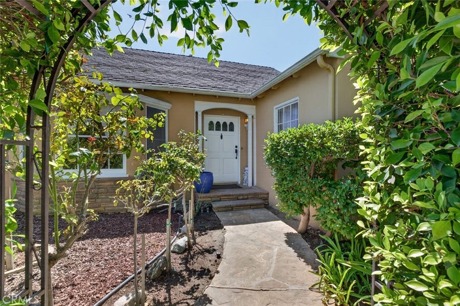 Property photo for 900 E Mountain, Glendale, CA
