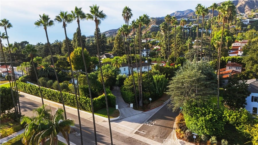 Property photo for 305 W Kenneth Road, Glendale, CA