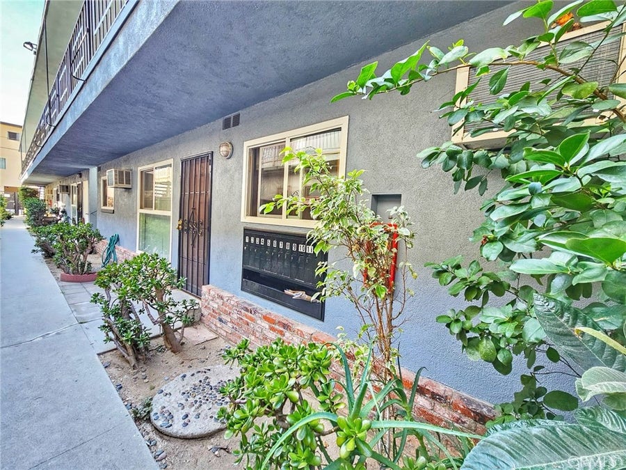 Property photo for 402 E Dryden, Glendale, CA
