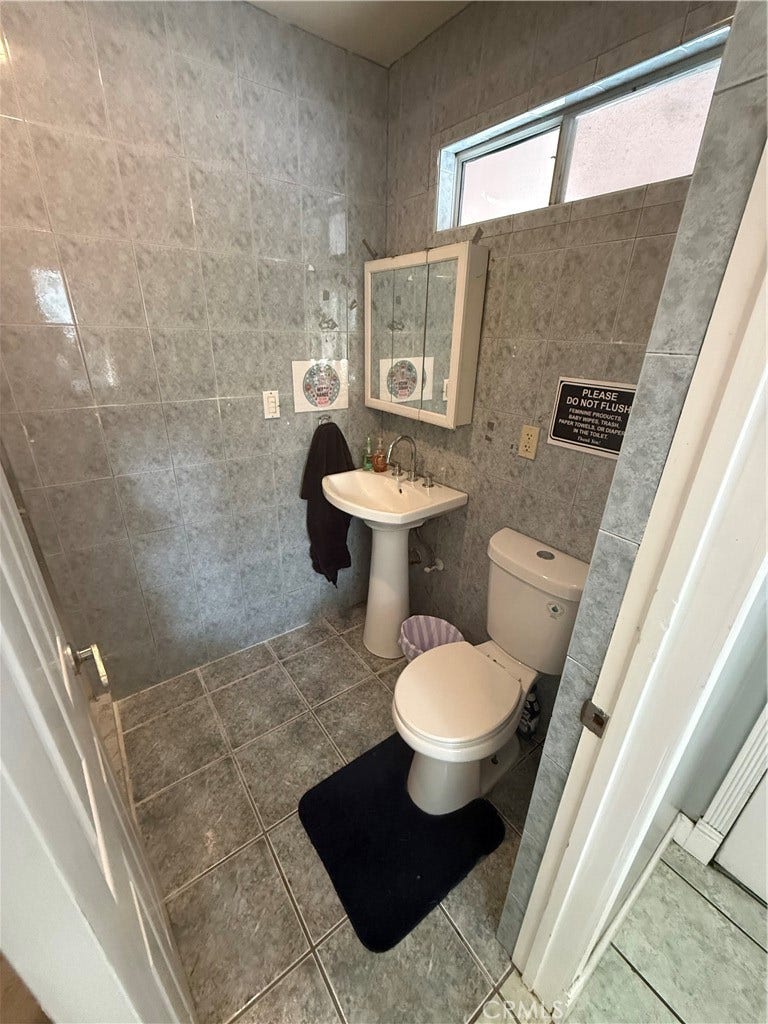 7420 Hesperia, Reseda, CA 91335 7420 Hesperia, Reseda, CA 91335