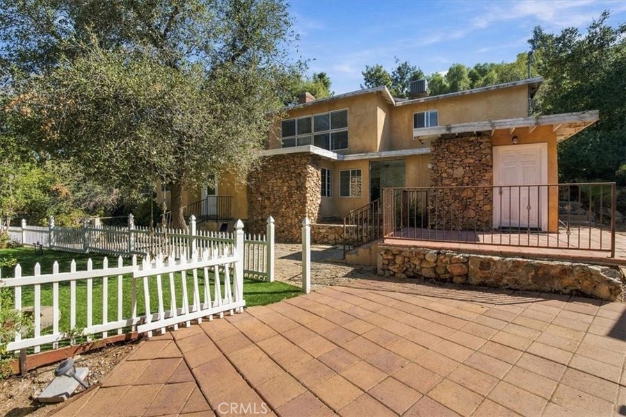 Property photo for 10058 Sunland, Sunland, CA