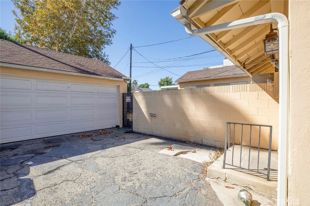 12922 Addison, Sherman Oaks, CA 91423